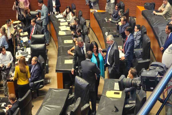 Morena elude debate sobre Adán en el Senado
