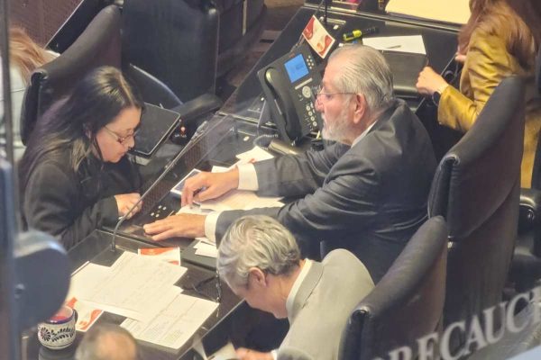 Morena elude debate sobre Adán en el Senado
