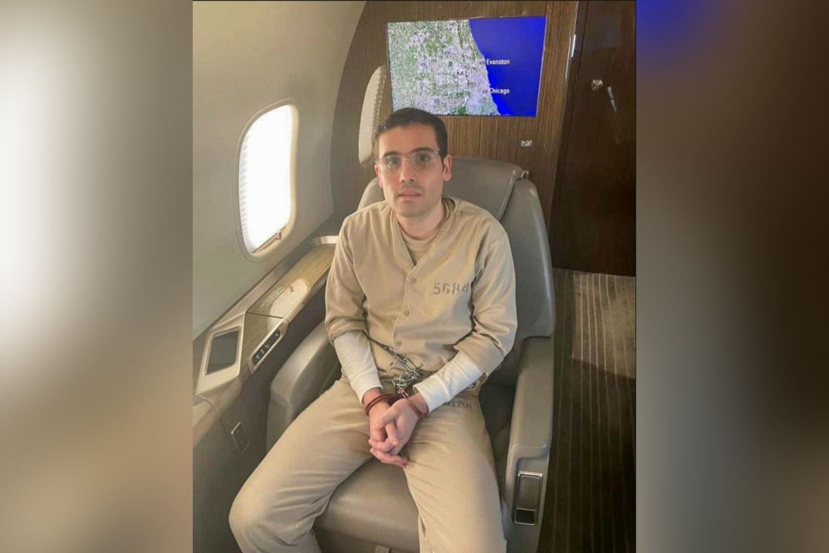 Ovidio Guzmán, hijo de El Chapo, al ser trasladado de México a EU