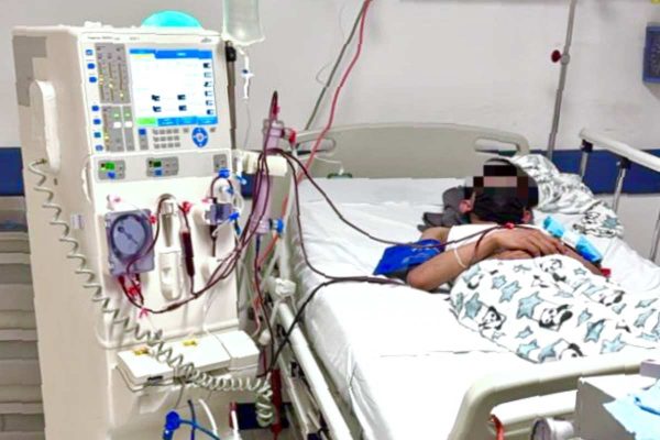 Protestan por suspensión de hemodiálisis en Puebla; servicio se restablecerá este miércoles, dice gobierno