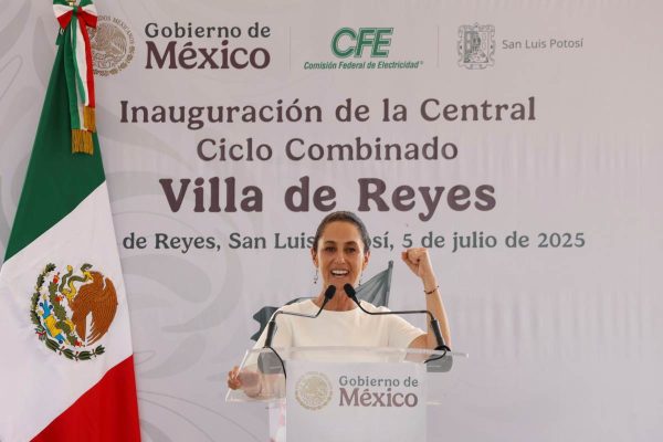 Sheinbaum dice que CFE no es monopolio, pues "recupera a empresa pública"; inaugurará 60 plantas