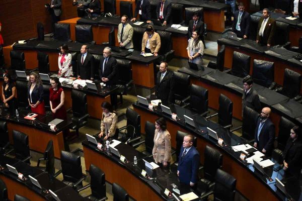 Sheinbaum publica en Diario Oficial 11 reformas, entre ellas desaparición, Telecom, GN y CURP 