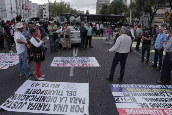 “Tarifa de CDMX es la más baja del continente”: marchan transportistas para exigir aumento a pasaje