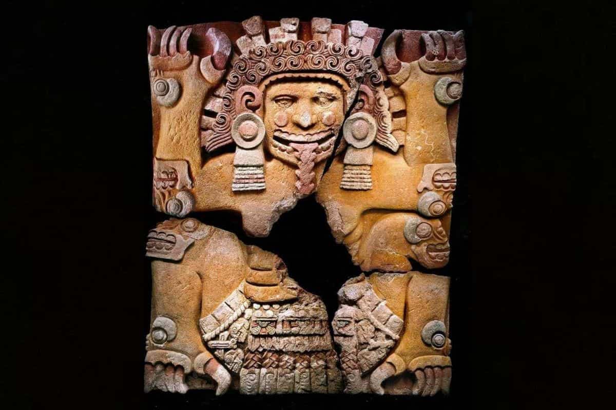monolito de tlaltecuhtli en el museo del templo mayor