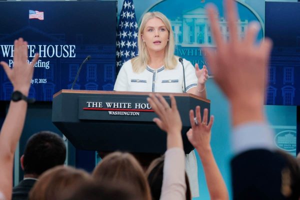 Trump es diagnosticado con insuficiencia venosa crónica "benigna", señala la Casa Blanca 
