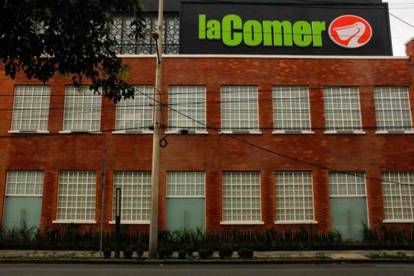 Vecinas denuncian tala de 100 árboles en Benito Juárez para construir centro comercial; frenan obras