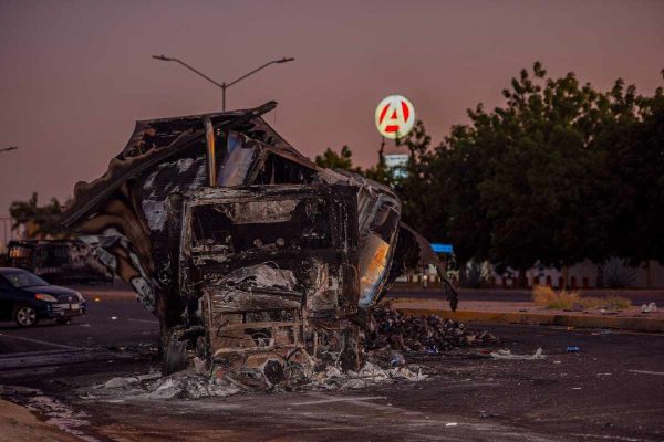 Vehículo incendiado tras la detención de Ovidio Guzmán
