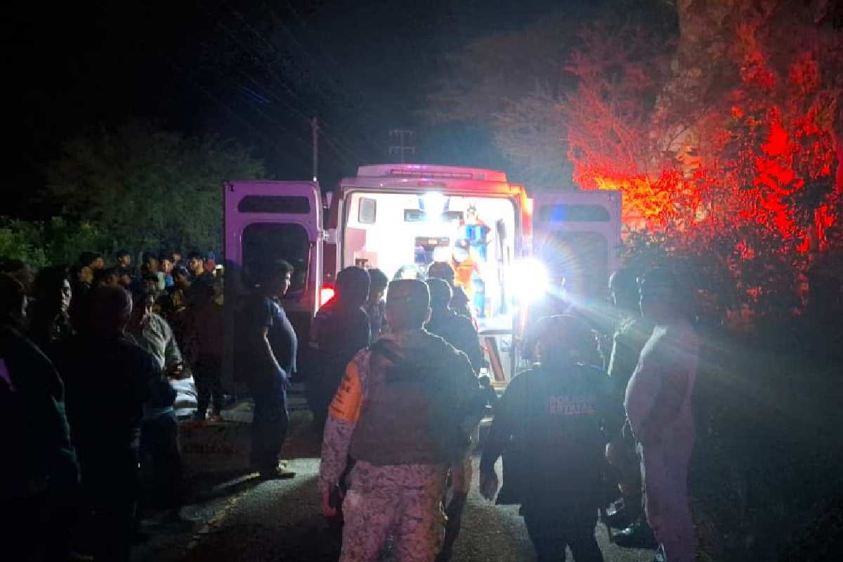 Autobús cae a un río en Guerreo; hay al menos 7 personas muertas