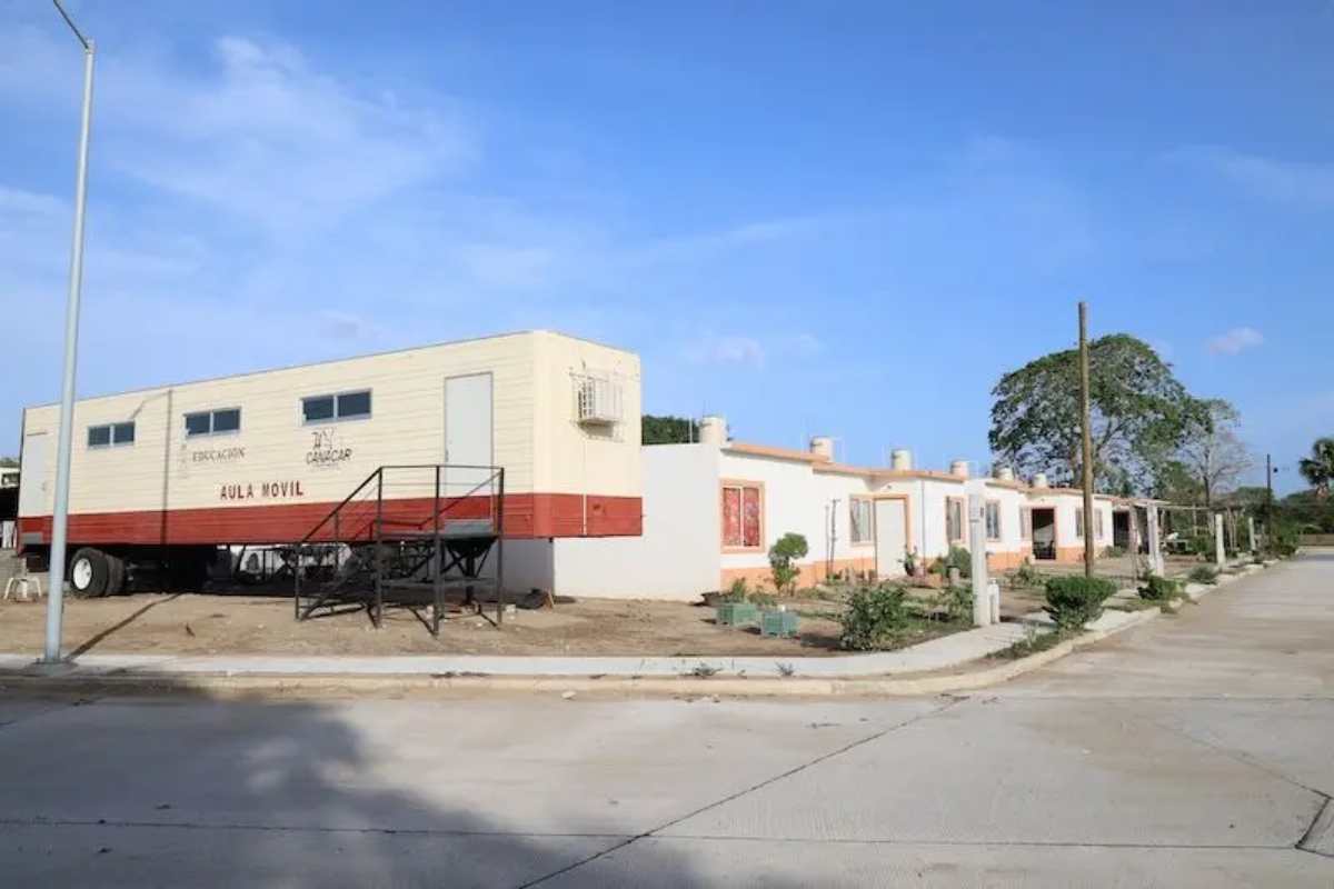 El Nuevo Bosque se comprende de hileras de casas iguales. Las familias celebran contar con una escuela. Fotografías: Ricardo Miranda.