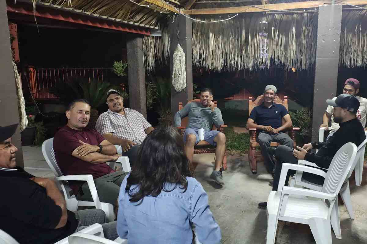 Sesión de diagnóstico del grupo de pescadores para su proyecto de turismo comunitario en noviembre de 2024. Fuente: Red de Turismo Sustentable y Desarrollo Social AC.
