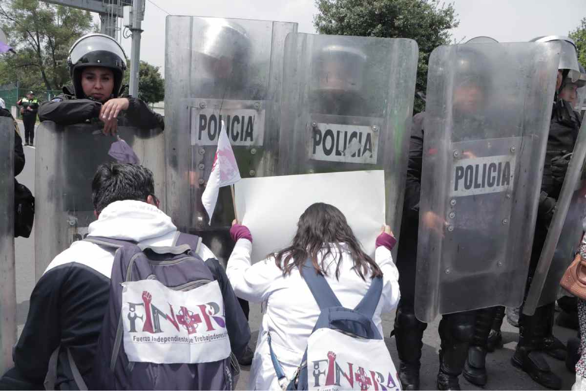 IMSS Bienestar acuerda mesas de negociación con trabajadores de salud para resolver demandas; liberarán vialidades