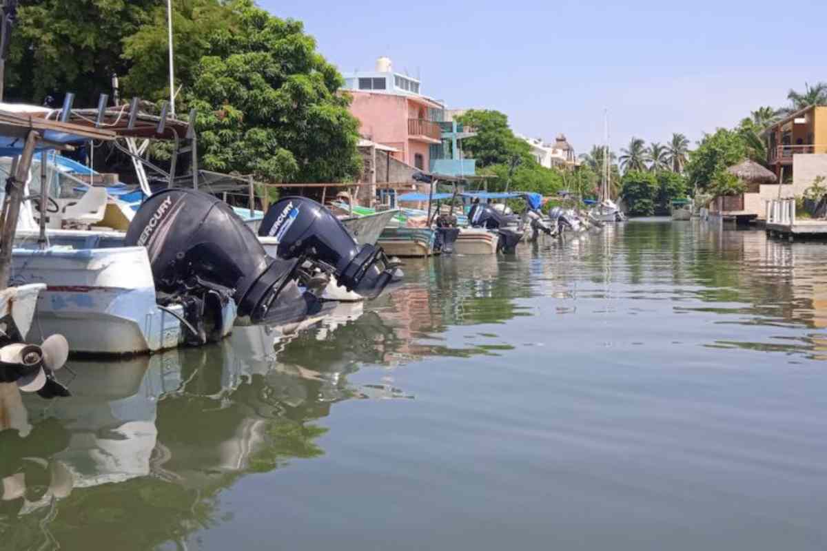 No es extraño ver lanchas grandes con dos y hasta tres motores, de las llamadas lanchas voladoras. Foto: Angélica Barba