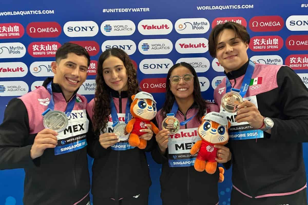 Randal Willars, Zyanya Parra, Alejandra Estudillo y Osmar Olvera presumen medalla de plata del Mundial de Deportes Acuáticos Singapur 2025