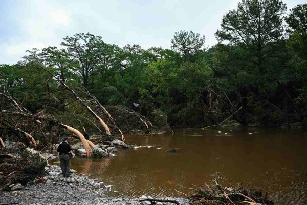 Van 68 muertos por inundaciones en Texas; cifra podría aumentar mientras buscan a desaparecidos