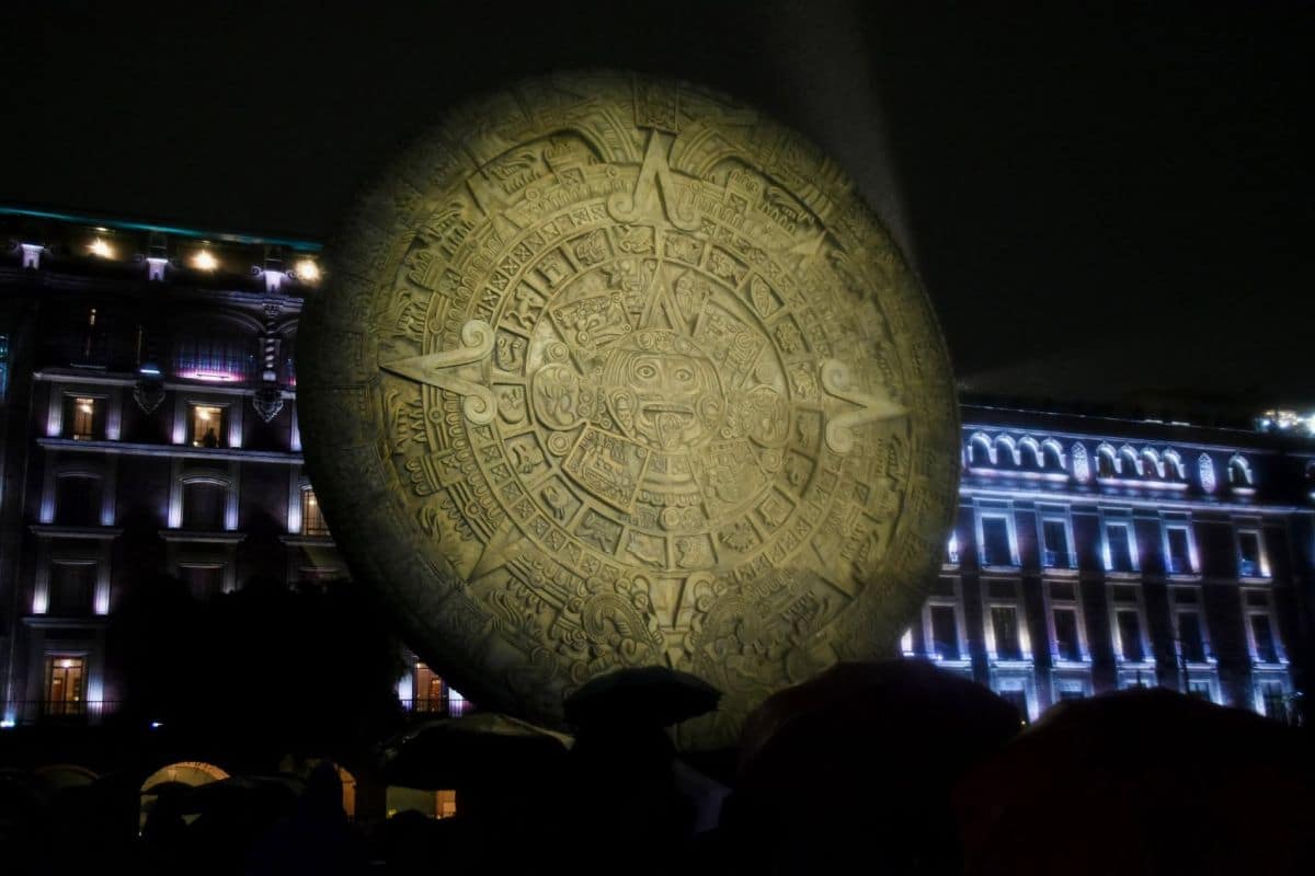 replica monumental piedra del sol zócalo