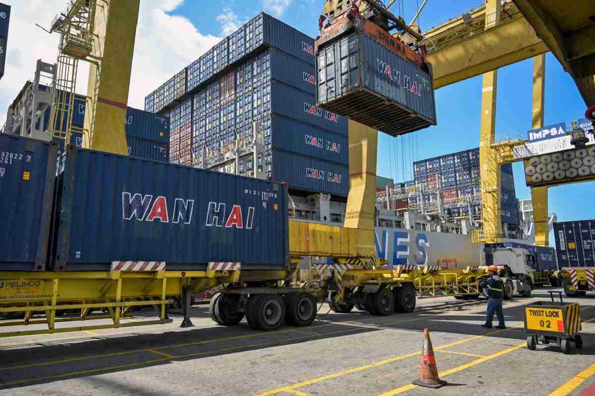 Trump anuncia aranceles adicionales a seis países; advierte que sancionará cualquier represalia