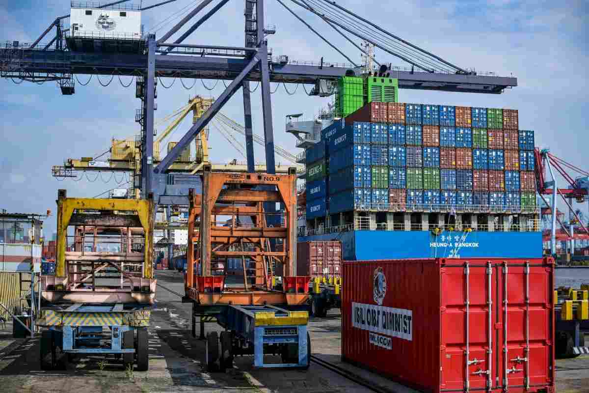 Trump anuncia aranceles adicionales de 25 % a Japón y Corea del Sur