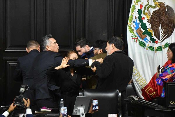 Agresión entre Noroña y Alito Moreno