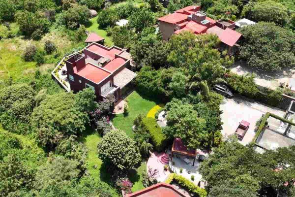 “Aquí no se puede vender”: habitantes de Tepoztlán, Morelos, protestan en casa de Noroña