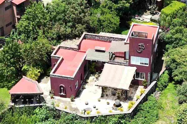 “Aquí no se puede vender”: habitantes de Tepoztlán, Morelos, protestan en casa de Noroña