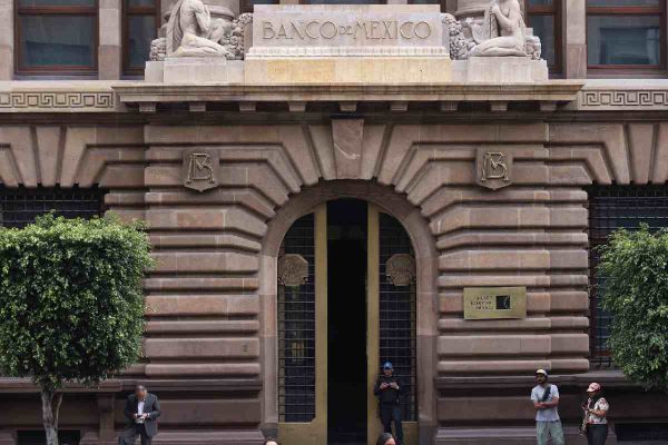 Banxico recorta tasa de interés en 25 puntos