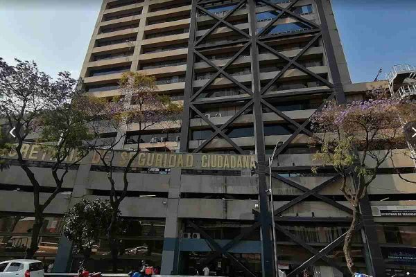 Captan a policías de CDMX realizando actos sexuales en patrulla; Secretaría de Seguridad los investiga