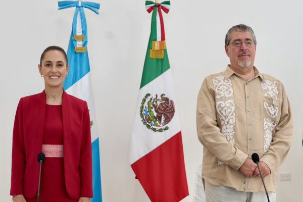Claudia Sheinbaum, presidenta de México, y Bernardo Arévalo, presidente de Guatemala