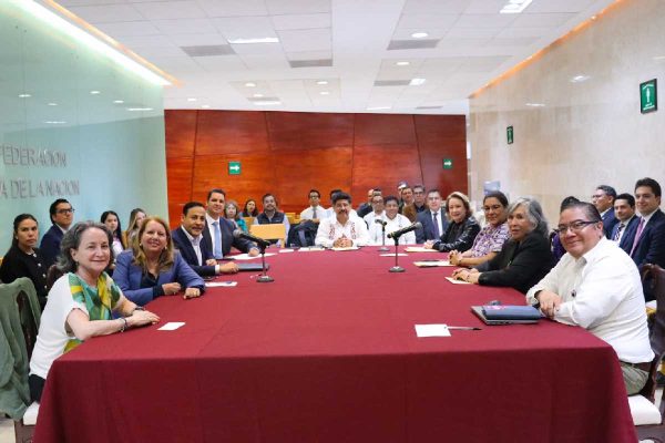 Nueva Corte sostiene tercera reunión