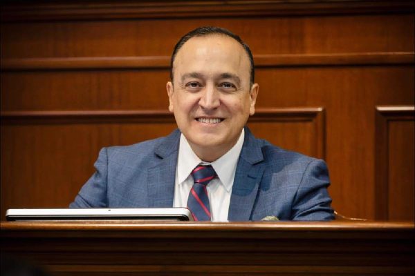 Corte valida a Antonio Menéndez como alcalde de Ahome, Sinaloa; Vargas Landeros no puede volver al cargoDesde Los Mochis, la Junta de Coordinación Política (Jucopo) del Congreso de Sinaloa presentó una resolución de la Suprema Corte de Justicia de la Nación (SCJN) que ratifica la legalidad del procedimiento mediante el cual Gerardo Vargas Landeros fue separado de la alcaldía de Ahome y designado en su lugar Antonio Menéndez de Llano Bermúdez, por lo que Vargas ya no tiene facultades como presidente municipal.
