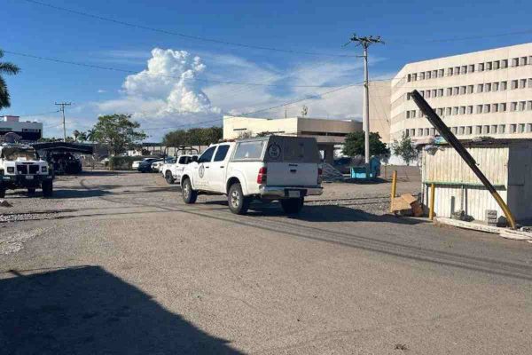 Decomisan a reos de penal de Aguaruto en Sinaloa radios, celulares y armamento tras riñas