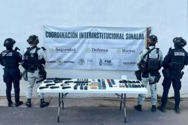 Decomisan a reos de penal de Aguaruto en Sinaloa radios, celulares y armamento tras riñas