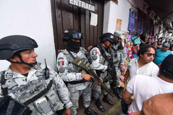 Detienen a 27 presuntos integrantes del grupo delictivo “Los Alfas” en Toluca, Edomex