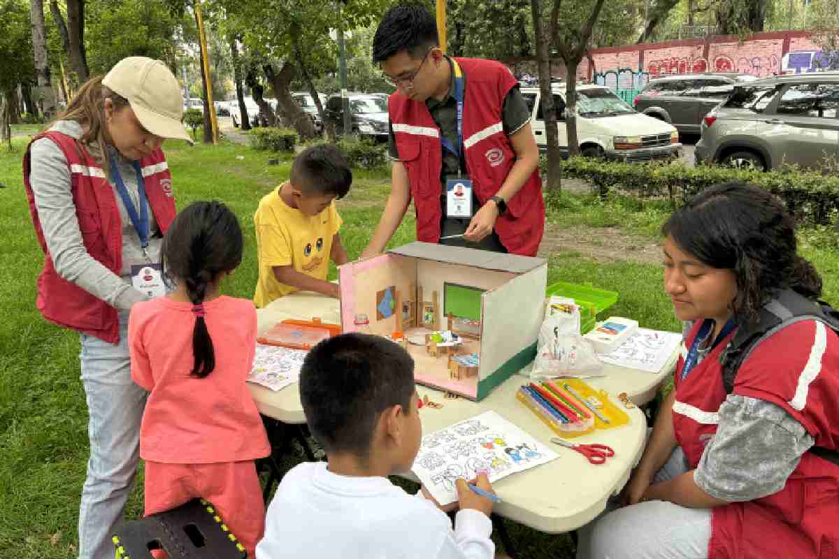Escuela de Mariposas busca incluir dar educación a niñas y niños en situación de calle