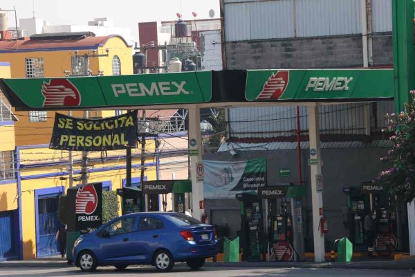 Fitch eleva calificación de Pemex al revisar inversión y respaldo del gobierno de México