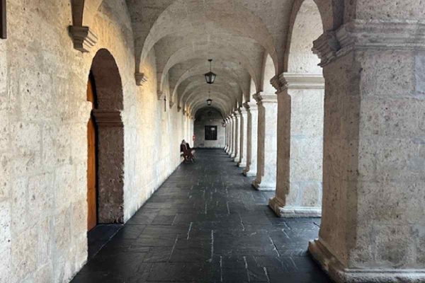 Galería del convento. Foto: Rubén Aguilar.