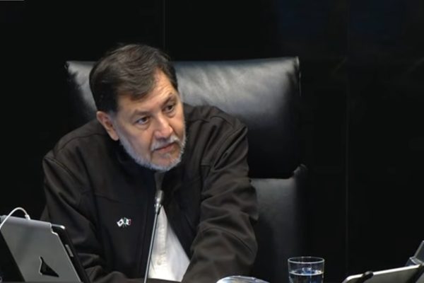 Gerardo Fernández Noroña durante la sesión plenaria de la comisión permanente