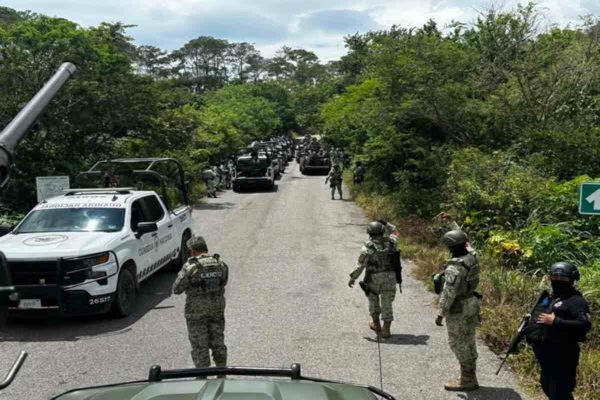 Habitantes de El Ocotito en Guerrero cierran Autopista del Sol en protesta por la violencia