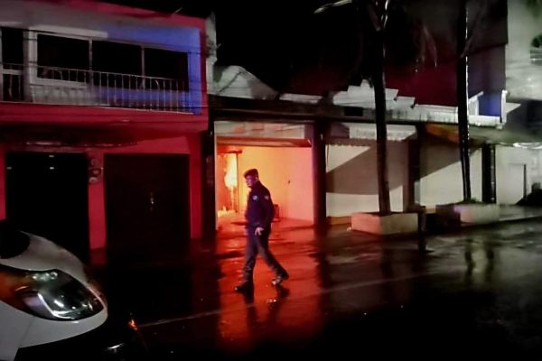 Incendian casa de alcaldesa de Queréndaro, Michoacán