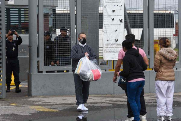 Israel Vallarta sale de El Altiplano 