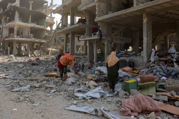 Israel asesina a otros cinco periodistas en bombardeo a hospital en Gaza; ataque deja 20 muertos