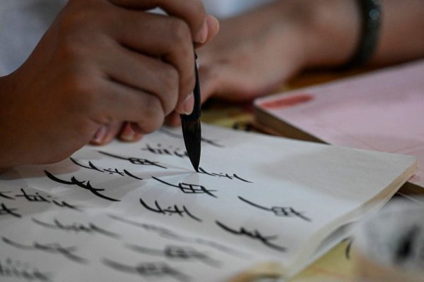 Jóvenes chinas rescatan una antigua escritura secreta usada entre mujeres