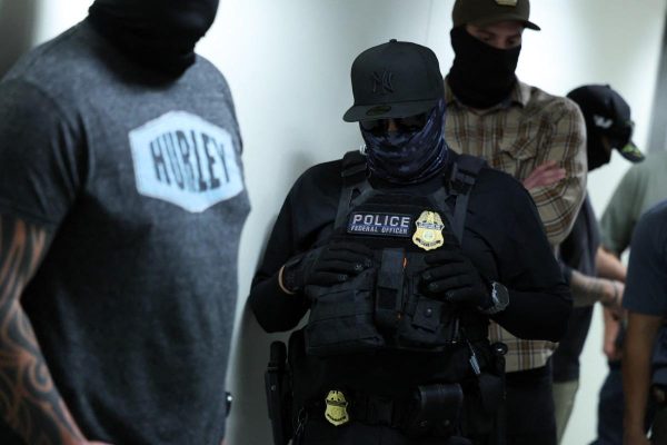 Jueza ordena desmantelar centro de detención de migrantes "Alcatraz de los Caimanes" en Florida
