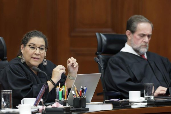 Lenia Batres acusa a ministros de aprobar presupuesto de más de 5 mmdp para 2026; pide austeridad 