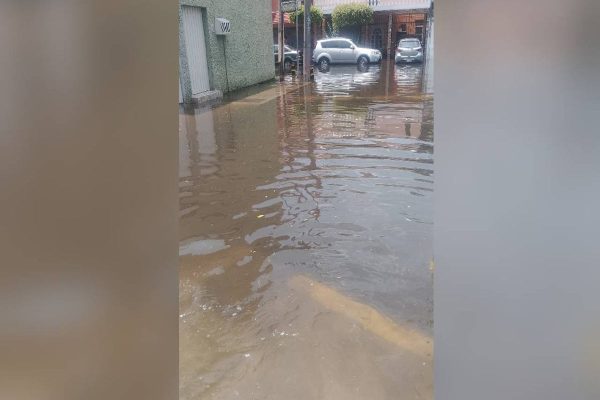 Lluvias dejan 400 casas afectadas en GAM y Venustiano Carranza en CDMX; vecinos protestan por ayuda