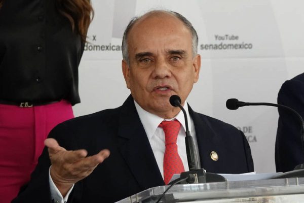 Manuel AÑorve le gritó a Noroña quiere llorar