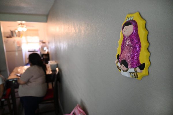 Migrantes tienen problemas para pagar el alquiler en EU