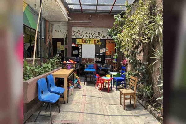 Niños refugiados reciben útiles para ciclo escolar; 2 mil 400 se inscribieron a la escuela en 2024