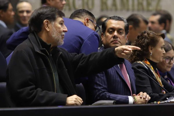 Noroña discrepa con Alcalde por “justa medianía”; Monreal pide a Gutiérrez Luna “dar la cara” 