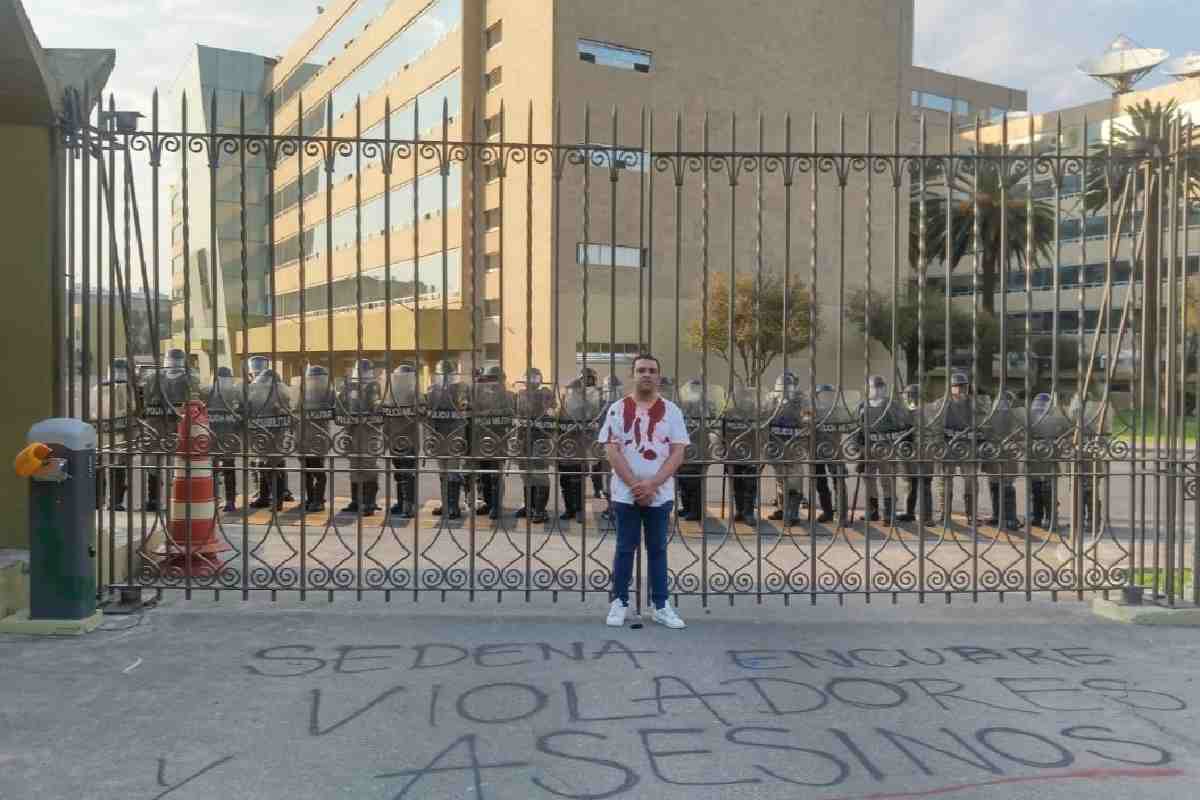 Óscar Kabata sufrió tortura y fue aprehendido por romper un vidrio; lo liberaron a cambio de pagar a la CNDH