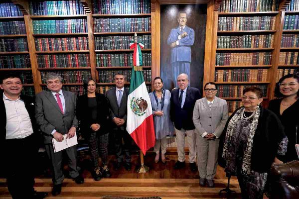Reunión del INE con la Comisión Presidencial para la reforma electoral